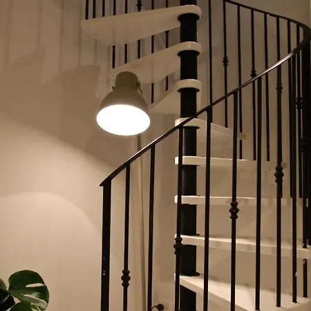 Апартаменты Casa Miele Historic Spacious House In Central Location Варенна