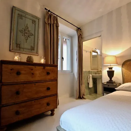 Апартаменты Casa Miele Historic Spacious House In Central Location Варенна